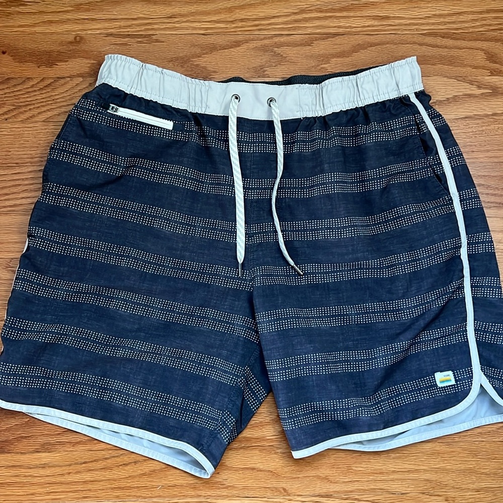 Vuori [Size: XL] Charcoal Dot Banks Short
